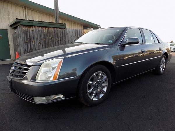 2011 CADILLAC DTS ~ SUPER CLEAN! ~ EZ FINANCING AVAILABLE! - cars &... for sale in Crystal, MN – photo 2