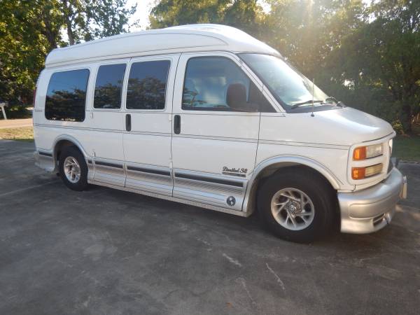 99 GMC Van with Wheel Chair lift for sale in Victoria, TX