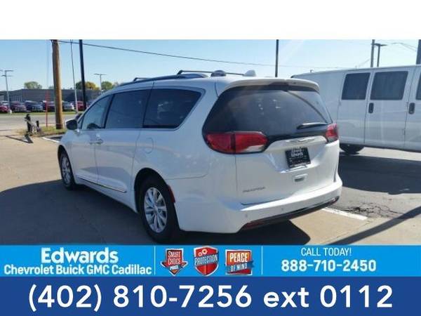 2018 Chrysler Pacifica mini-van Touring L (Bright White Clearcoat) for sale in Council Bluffs, NE – photo 6