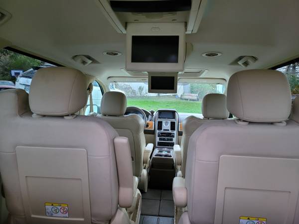 2008 Chrysler town and country limited great condition - cars &... for sale in Morristown, TN – photo 7