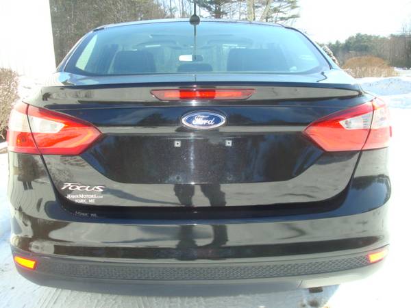 2012 FORD FOCUS LOW MILES SUPER CLEAN - - by dealer for sale in york, ME – photo 6
