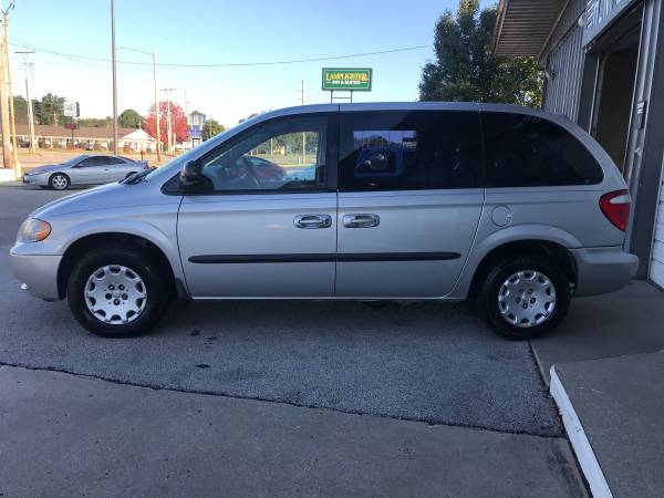 2005 Chrysler Voyager LX for sale in Frontenac, MO – photo 4