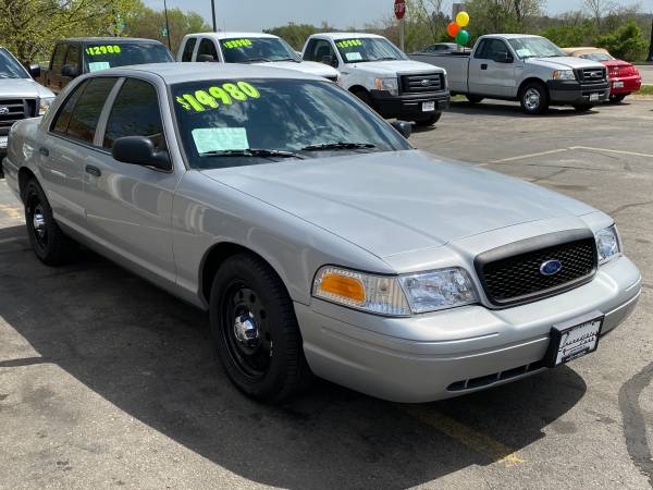 2009 Ford Crown Vic Police Interceptor P71 - 12k miles - cars & for sale in Cross Plains, WI – photo 2