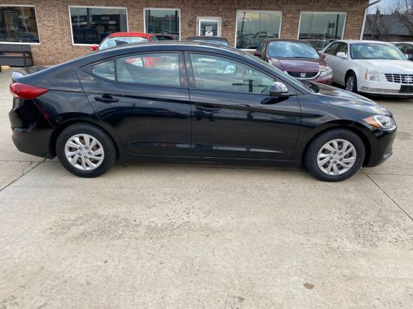 2017 Hyundai Elantra SE 6AT (FREE WARRANTY) - cars & trucks - by... for sale in Lafayette, IN – photo 4