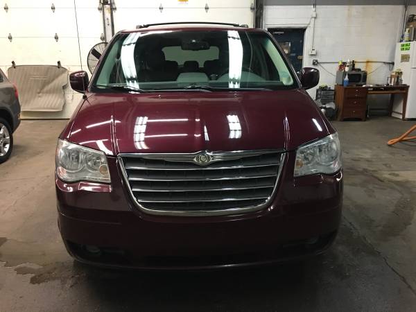 2008 CHRYSLER TOWN & COUNTRY 4D WAGON TOURING 1 owner clean carfax for sale in Fairfield, NY – photo 2