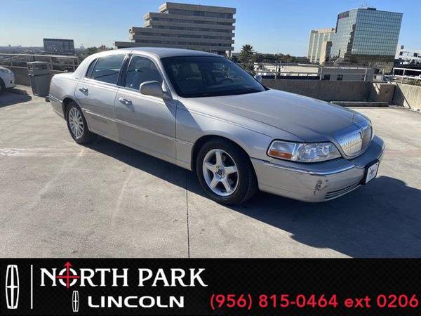 2003 Lincoln Town Car Executive - sedan - - by dealer for sale in San Antonio, TX – photo 4