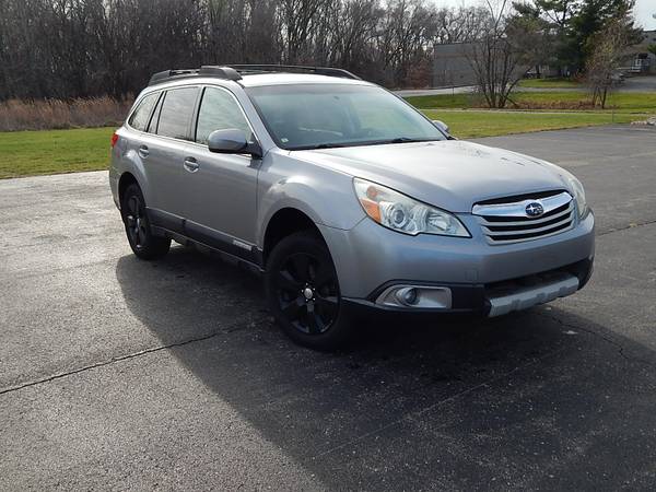 2010 Subaru Outback Limited - cars & trucks - by owner - vehicle... for sale in Grand Rapids, MI – photo 4