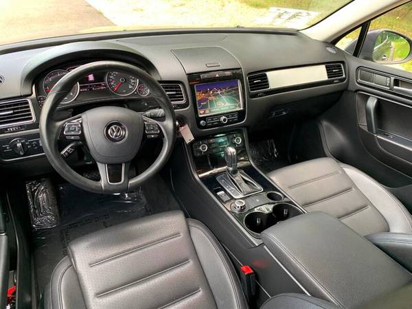 2011 Volkswagen VW Touareg TDI - Desirable Diesel MPG -1-OWNER LOW Mil for sale in Madison, WI – photo 11