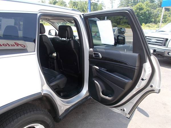 2011 Jeep Grand Cherokee 4x4 - Leather / Sunroof for sale in Warwick, CT – photo 19