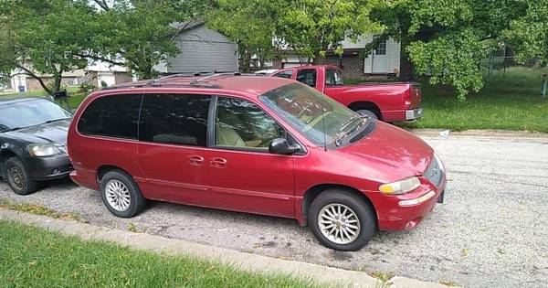 2000 Chrysler town and country minivan for sale in Jefferson City, MO