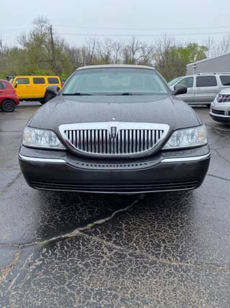 2005 Lincoln Town Car Signature Limited for sale in Indianapolis, IN – photo 2