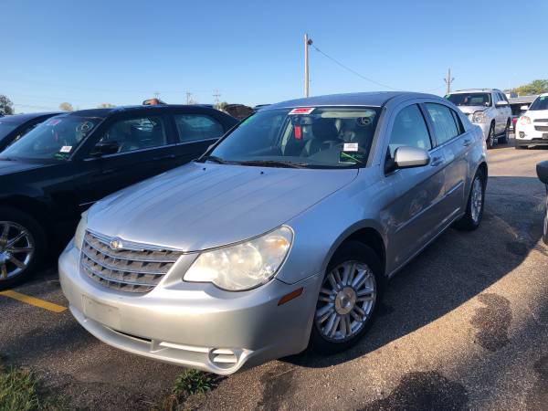 Clean inside and out 2007 Chrysler for sale in Akron, OH