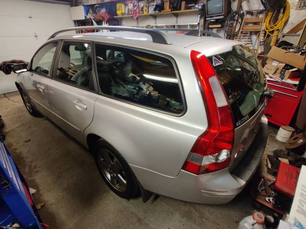 2005 Volvo V50 AWD - cars & trucks - by owner - vehicle automotive... for sale in Saint Francis, WI – photo 3