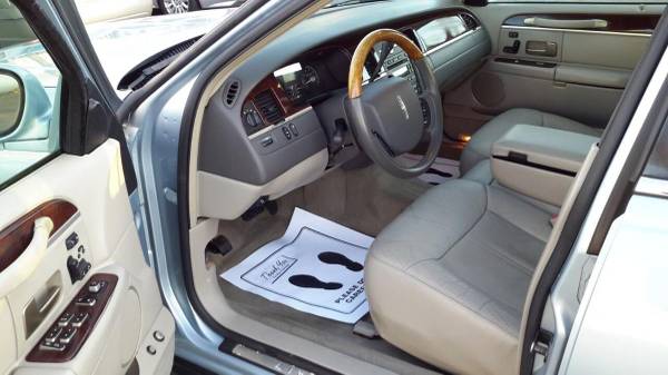 2006 Lincoln Town Car Signature Limited 4dr Sedan - SUPER CLEAN!... for sale in Wakefield, MA – photo 13