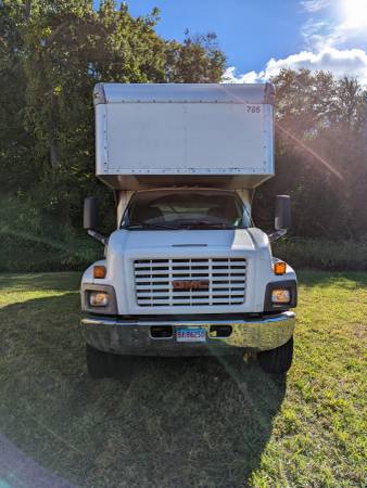 26 box truck with lift gate for sale in Manchester, CT