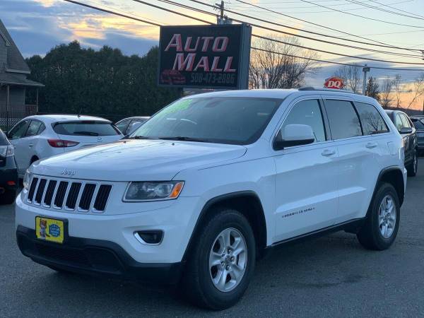 2014 Jeep Grand Cherokee Laredo 4x4 4dr SUV - cars & trucks - by... for sale in Milford, MA – photo 4