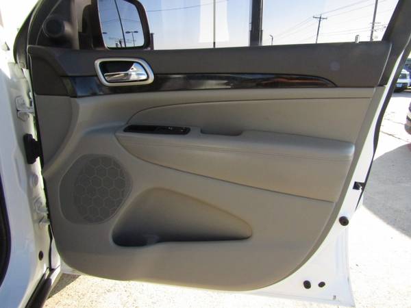 2013 Jeep Grand Cherokee RWD 4dr Laredo - cars & trucks - by dealer... for sale in Watauga (N. Fort Worth), TX – photo 14