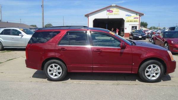 06 cadillac srx 4wd 3rd row seating 111,000 miles $6999 for sale in Waterloo, IA
