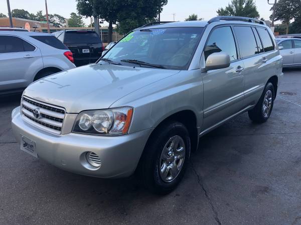 *** 2003 Toyota Highlander 4x4 CARFAX ONE OWNER! NICE! for sale in milwaukee, WI – photo 2