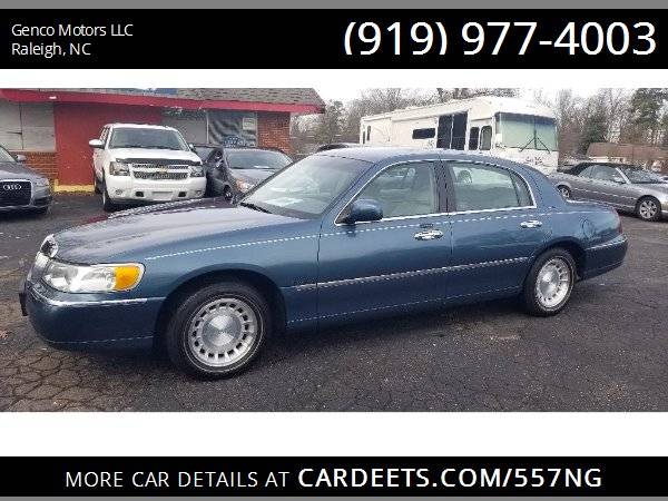 2001 LINCOLN TOWN CAR EXECUTIVE, Blue - - by dealer for sale in Raleigh, NC – photo 2