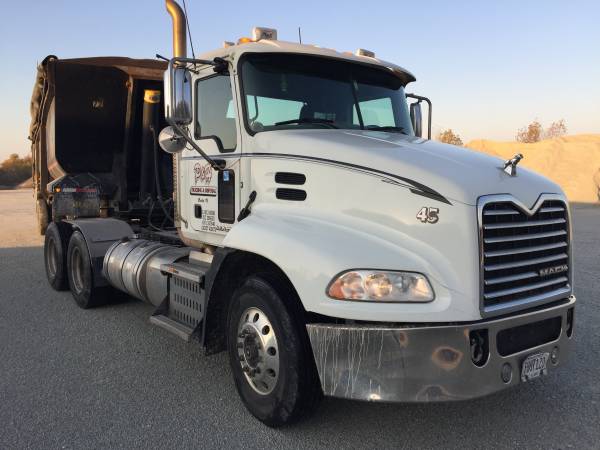 2015 Mack CXU613 with Wet Kit for sale in Chicago heights, IL – photo 3