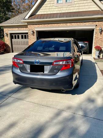 2012 Toyota Camry-XLE Hybrid - cars & trucks - by owner - vehicle... for sale in Avon Lake, OH – photo 4