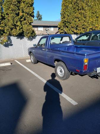 82 Toyota pickup for sale in Medford, OR – photo 4
