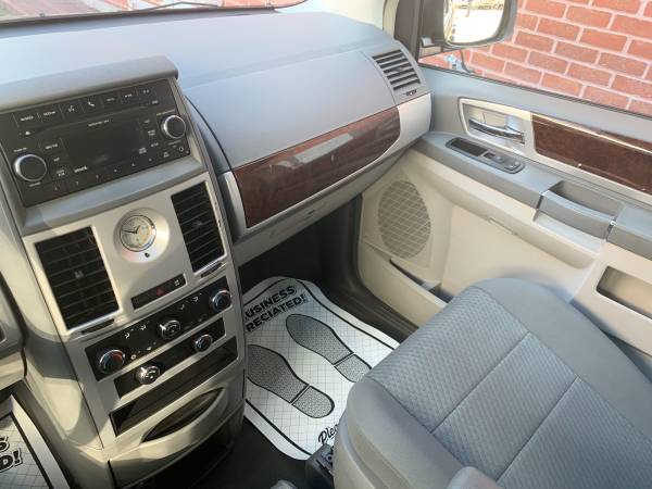 2010 Chrysler Town & Country Touring for sale in Toledo, OH – photo 16