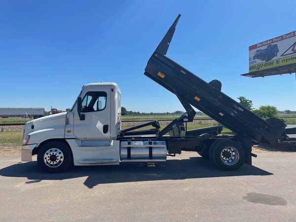 2014 Freightliner Cascadia 125 with 16 Crysteel Contractor Body Pkg for sale in Lake Crystal, MN – photo 12