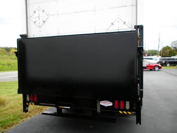 2015 Isuzu NPR BOX Truck 14ft Box Lift Gate for sale in Perry, OH – photo 7