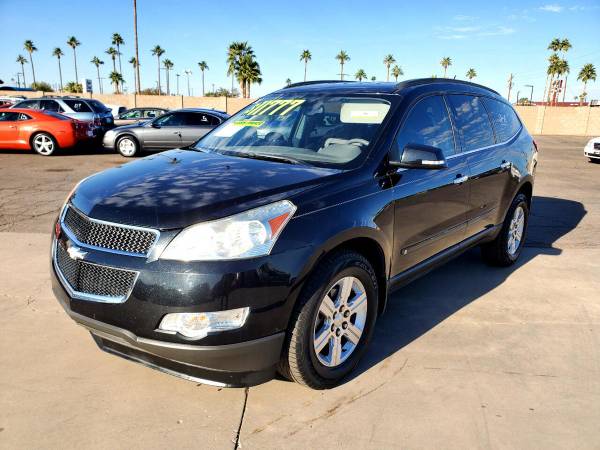 2009 Chevrolet Chevy Traverse FWD 4dr LT w/2LT FREE CARFAX ON EVERY for sale in Glendale, AZ – photo 2