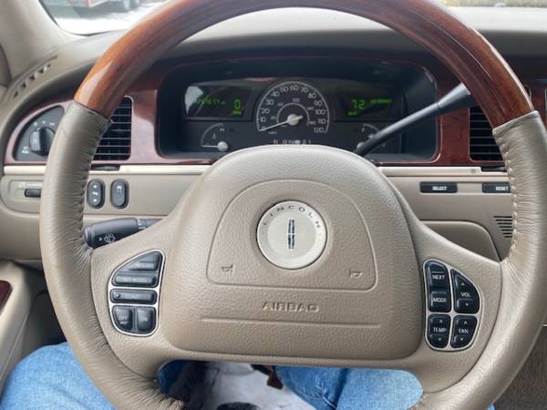 2003 Lincoln Town Car Cartier Edition for sale in Roanoke, IL – photo 13