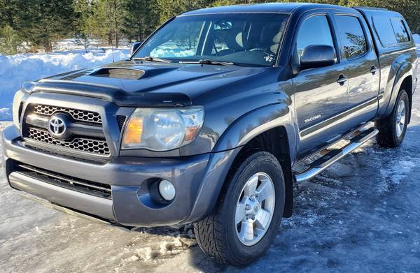 2011 Toyota Tacoma TRD Sport 4x4 color match topper! (One for sale in Athol, WA