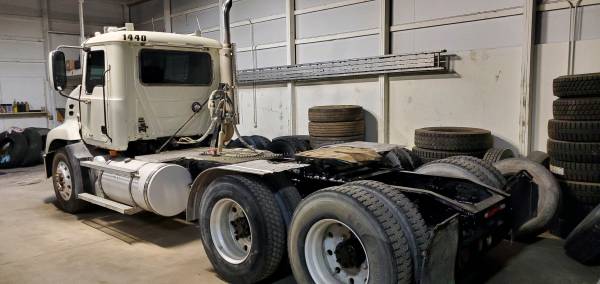 Mack Pinnacle Vision CXP613 - cars & trucks - by owner - vehicle... for sale in Joliet, IL – photo 3