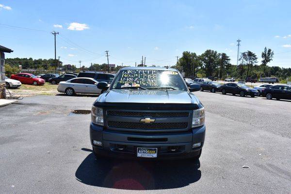 2011 CHEVROLET SILVER LT 4X4 CREW CAB 1500 - EZ FINANCING! FAST... for sale in Greenville, SC – photo 2