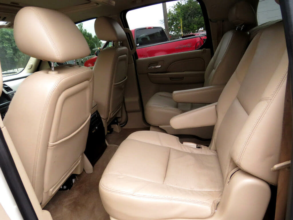 2010 Cadillac Escalade ESV Premium 4WD for sale in Merriam, KS – photo 4