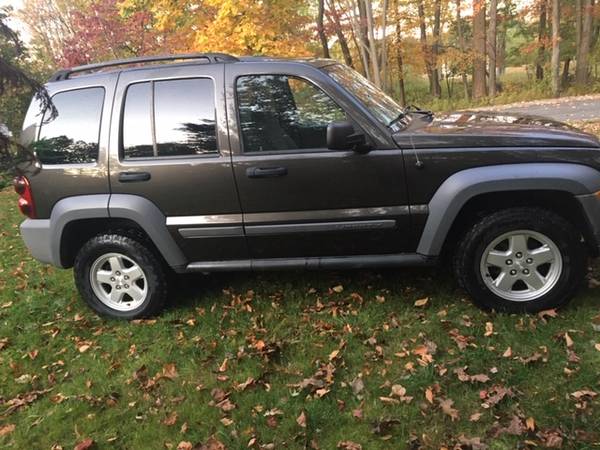 1 Owner 2005 Jeep Liberty Sport 4x4 In Great Shape for sale in Andover, NJ – photo 5