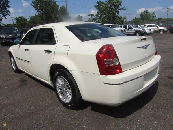 2010 Chrysler 300 Touring Signature Sedan 4D EZ-FINANCING! - cars &... for sale in Garfield, NY – photo 5