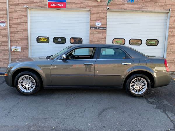 2010 CHRYSLER 300 TOURING, LOADED! STRAIGHT AND CLEAN! - cars & for sale in West Haven, CT – photo 8