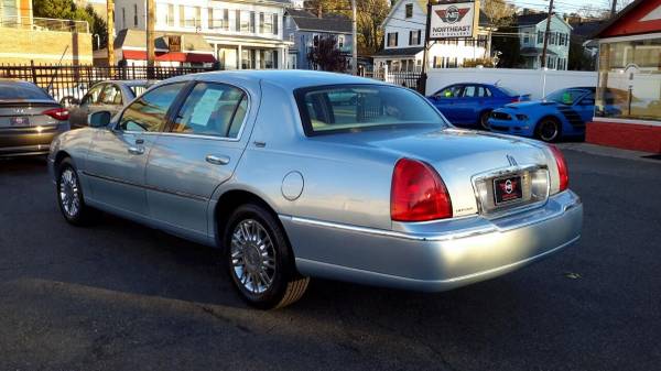 2006 Lincoln Town Car Signature Limited 4dr Sedan - SUPER CLEAN!... for sale in Wakefield, MA – photo 8