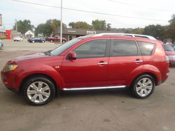 08 Mitsubishi Outlander SE 4WD - - by dealer - vehicle for sale in Sioux City, IA – photo 2