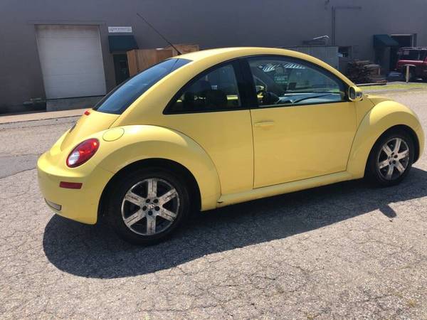 2006 VW BEETLE 5 SPEED ICE COLD AC - cars & trucks - by dealer -... for sale in Danbury, NY – photo 8