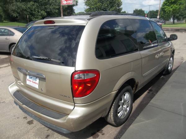 2005 Chrysler Town & Country for sale in Sioux Falls, SD – photo 2