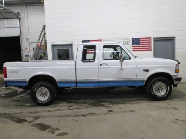 1993 Ford F-150 XLT 4WD Supercab Short Bed V8 Gas F150 - cars & for sale in Highland Park, IL – photo 12