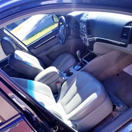 Cute beautiful 2008 Hyundai Santa fe, 140k , leather seats , sunroof for sale in Waltham, MA – photo 9