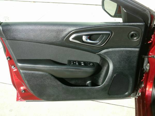 2015 Chrysler 200-HEATED SEATS! REMOTE START! NICE CAR! for sale in Silvis, IA – photo 9