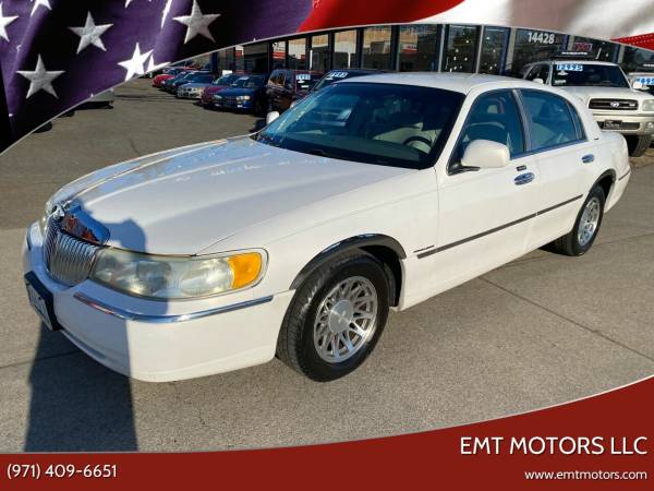 2001 Lincoln Town Car Executive 4dr Sedan - - by for sale in Milwaukie, OR