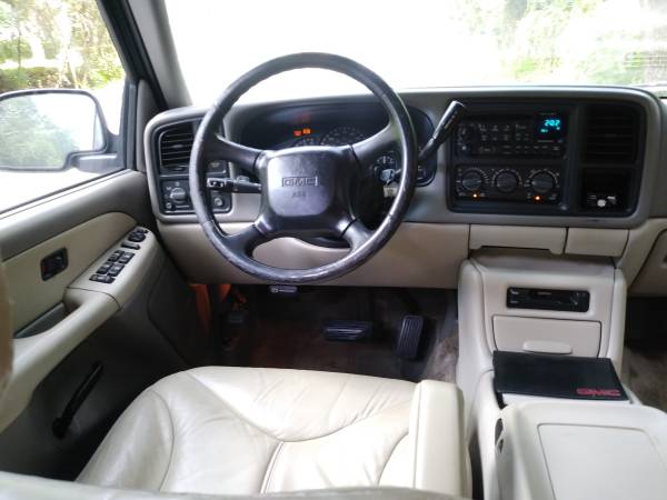 1 owner GMC yukon XL. 3rd row seats for sale in TAMPA, FL – photo 10