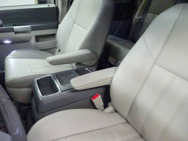 2008 Chrysler Town & Country*Walter P Touring*DVD/TV*Back up... for sale in West Allis, WI – photo 4