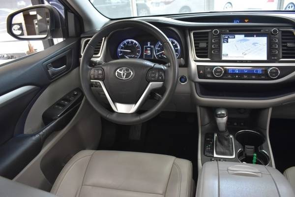 2016 Toyota Highlander XLE - - by dealer - vehicle for sale in Cuyahoga Falls, PA – photo 9